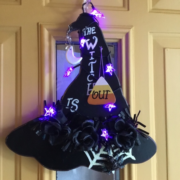 New Handcrafted The Witch is In/Out Wood Witch Hat Sign with Star lights - Picture 3 of 7